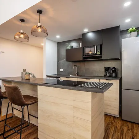 Casa Sol - Private Pool With A Large Garden Famalicão