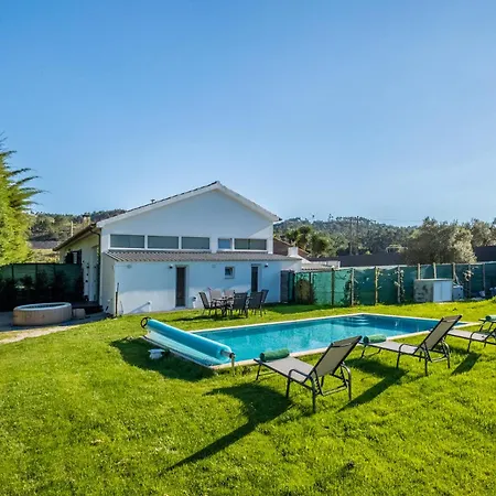 Tatil Evi Casa Sol - Private Pool With A Large Garden Famalicão