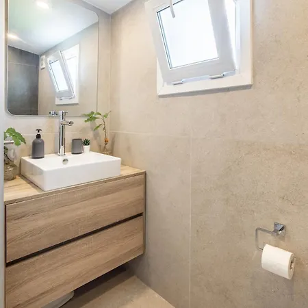 Casa Sol - Private Pool With A Large Garden Holiday home Famalicao